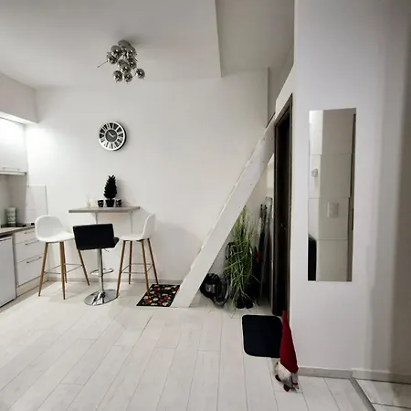 Apartment Chic In The Party District