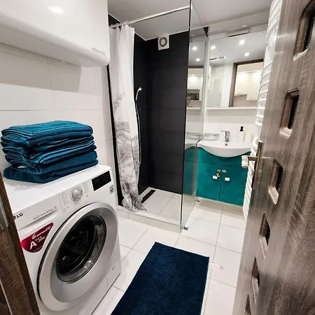 Chic In The Party District Appartement